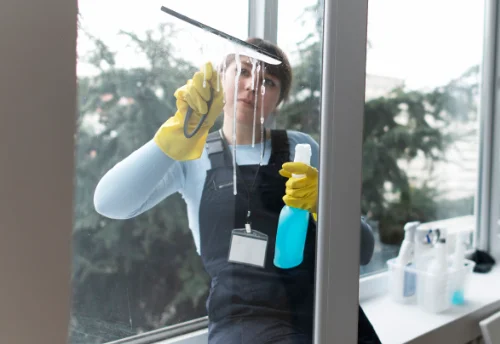Nettoyage de vitres intérieures et extérieures à Anglars